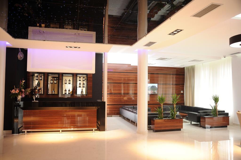 Garni Uni Elita Lux Hotel Ni Εξωτερικό φωτογραφία