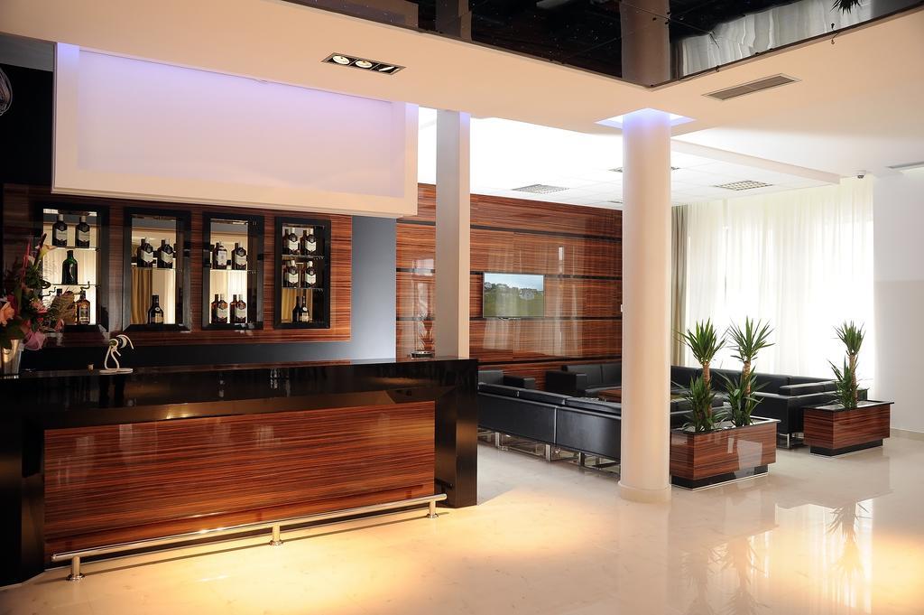 Garni Uni Elita Lux Hotel Ni Εξωτερικό φωτογραφία
