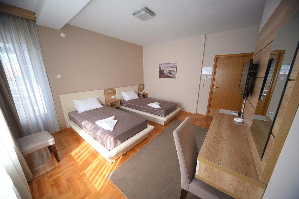 Garni Uni Elita Lux Hotel Ni Εξωτερικό φωτογραφία