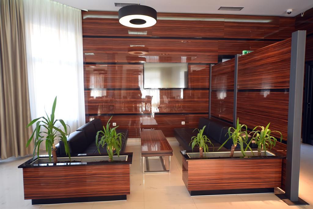 Garni Uni Elita Lux Hotel Ni Εξωτερικό φωτογραφία