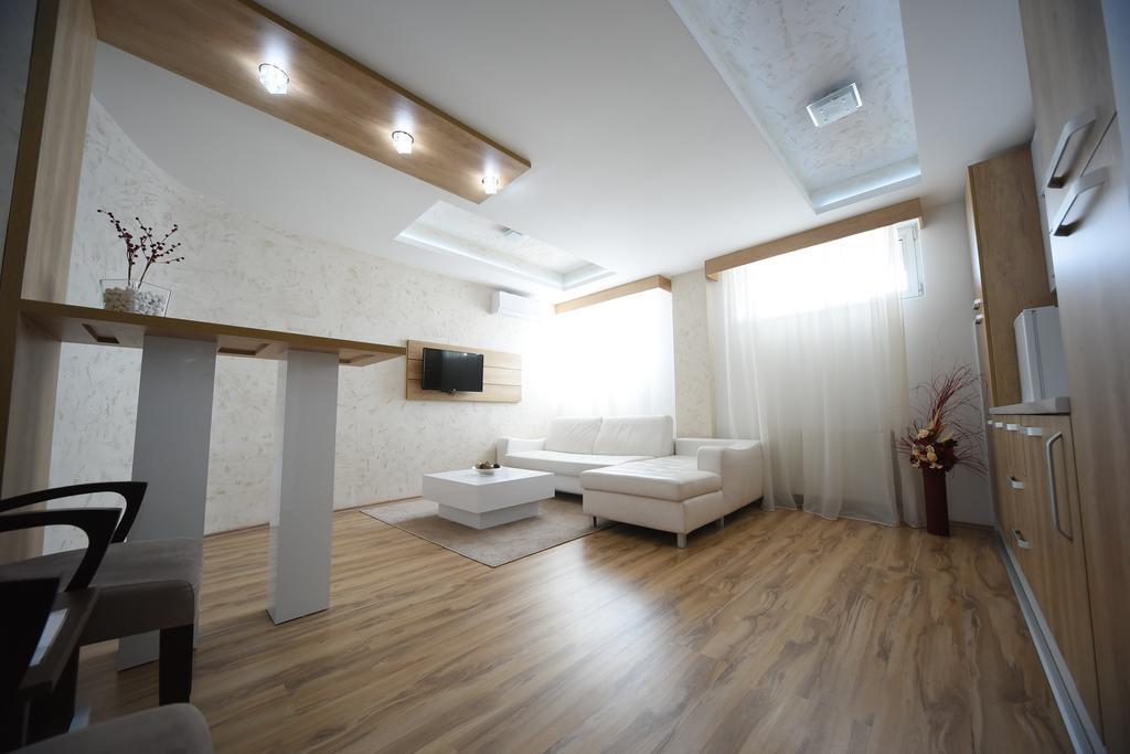 Garni Uni Elita Lux Hotel Ni Εξωτερικό φωτογραφία